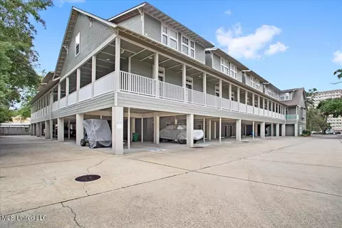 922 Porter Ave #219, Ocean Springs, MS 39564