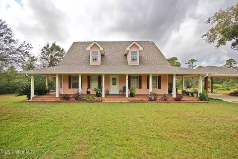 10269 Lake Breeze Ln, Pass Christian, MS 39571