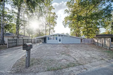 209 Moore St, Pearl, MS 39208