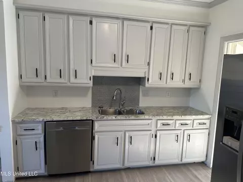 201 Stoney Brook Cv, Jackson, MS 39211 photo 9