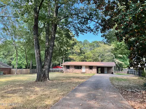 520 Richland Circle Cir, Richland, MS 39218