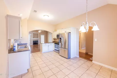 8707 Nuthatch Ln, Olive Branch, MS 38654 photo 3