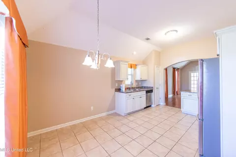 8707 Nuthatch Ln, Olive Branch, MS 38654 photo 4