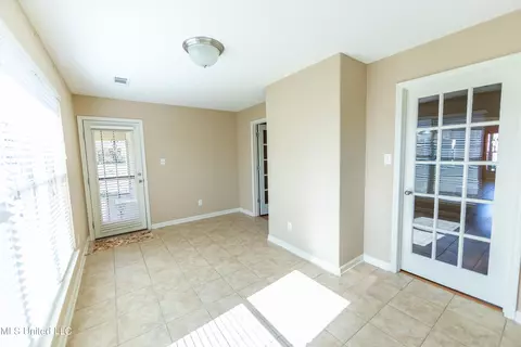 8707 Nuthatch Ln, Olive Branch, MS 38654 photo 10