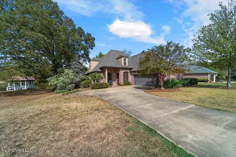 300 Golden Pond Dr, Madison, MS 39110
