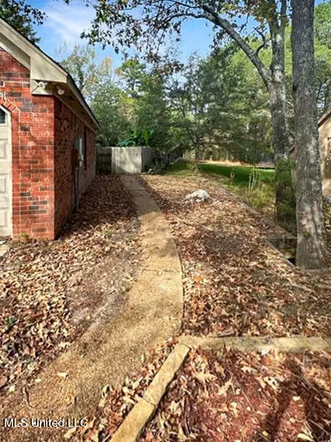 212 Haddon Cir, Brandon, MS 39047 photo 2