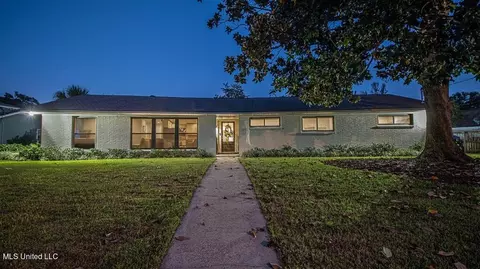 708 Sarazen Dr, Gulfport, MS 39507