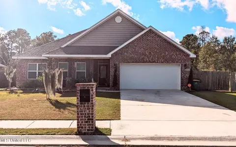 10536 Sweet Bay Dr, Gulfport, MS 39503