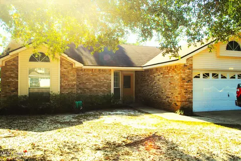 5325 Pontiac St, Ocean Springs, MS 39564