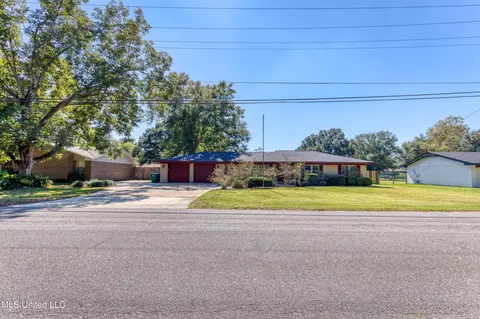 11668 Lorraine Rd, Gulfport, MS 39503