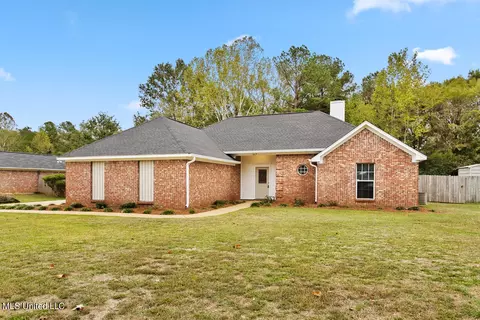 617 Southern Oaks Dr, Florence, MS 39073