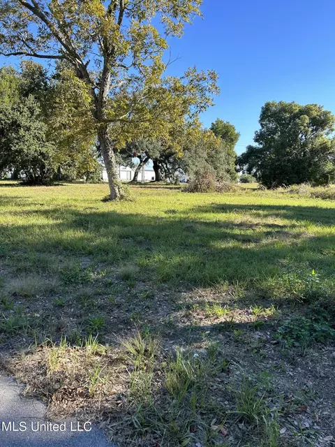 416 Heidenheim Ave, Biloxi, MS 39530