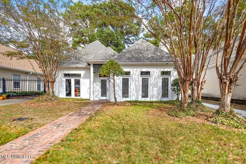 1060 Whitsett Walk, Jackson, MS 39206