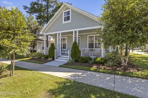 19732 Charleston Ave, Biloxi, MS 39532