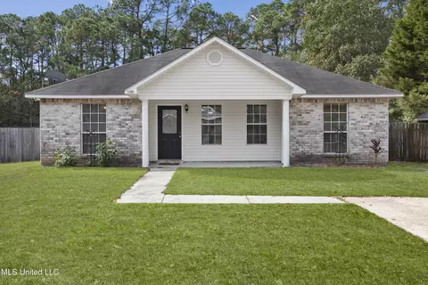 1105 Oak St, Ocean Springs, MS 39564