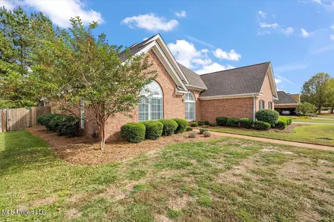 403 Edgewood Xing, Brandon, MS 39042 photo 2