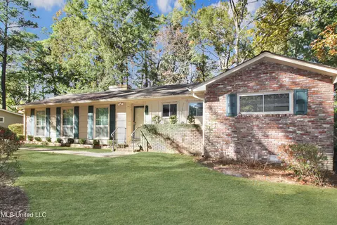 1932 Bellewood Dr, Jackson, MS 39211