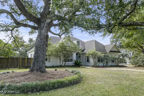 9163 Scenic River Dr, Biloxi, MS 39532
