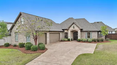 905 Topaz Ct, Flowood, MS 39232