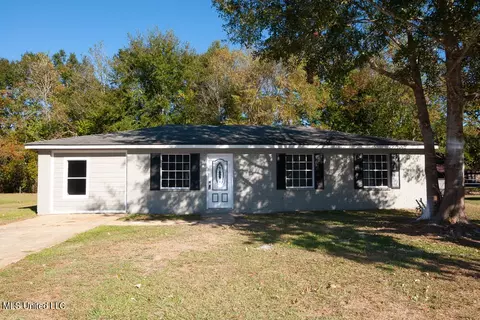 1408 Kingfisher Dr, Gautier, MS 39553