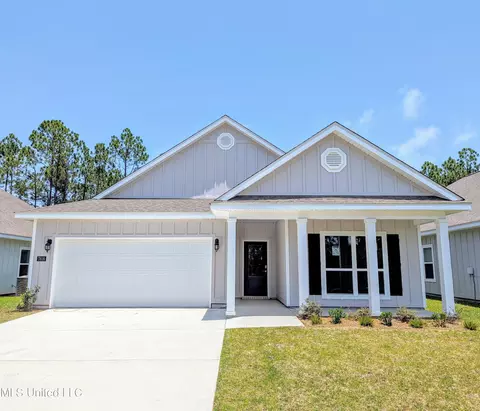 7816 Coral Ln, Ocean Springs, MS 39564