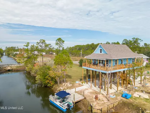 4259 1st Ave, Bay Saint Louis, MS 39520