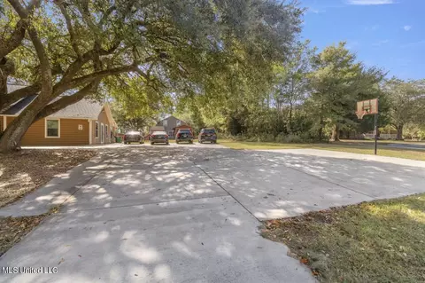 Exterior - 4353 Melvin Rd, Biloxi, MS 39532 photo 6 of 11