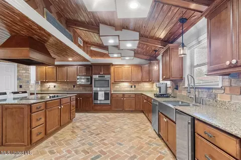 Kitchen - 4353 Melvin Rd, Biloxi, MS 39532 photo 2 of 4