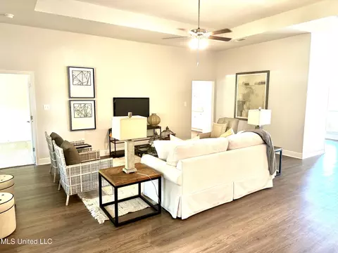 Living - 13936 Ruby Ln, Biloxi, MS 39532 photo 11 of 15