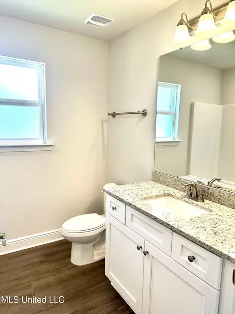 Bath - 13936 Ruby Ln, Biloxi, MS 39532 photo 14 of 17