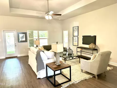 Living - 13936 Ruby Ln, Biloxi, MS 39532 photo 5 of 15