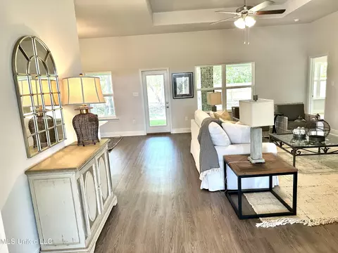 Living - 13936 Ruby Ln, Biloxi, MS 39532 photo 4 of 15