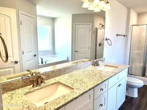 Bath - 13936 Ruby Ln, Biloxi, MS 39532 photo 2 of 17