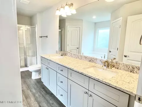 Bath - 13936 Ruby Ln, Biloxi, MS 39532 photo 6 of 17