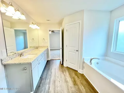 Bath - 13936 Ruby Ln, Biloxi, MS 39532 photo 7 of 17