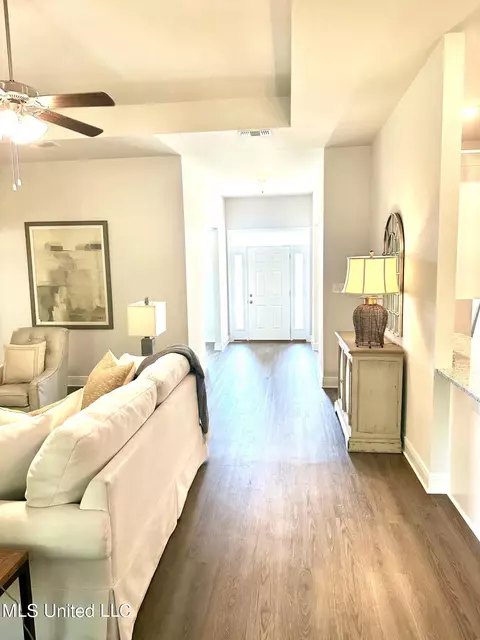 Living - 13936 Ruby Ln, Biloxi, MS 39532 photo 10 of 15
