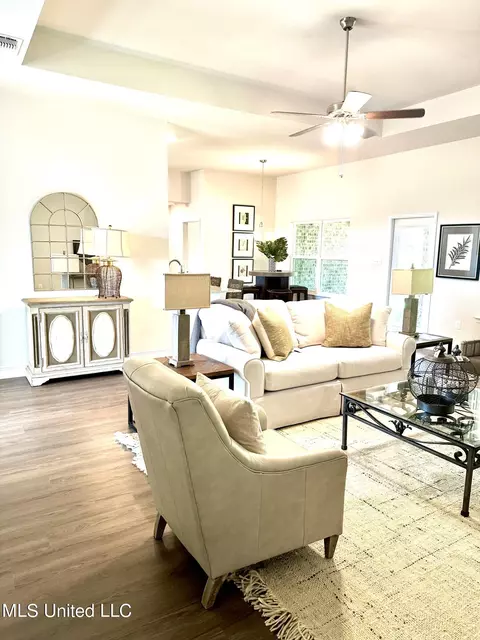 Living - 13936 Ruby Ln, Biloxi, MS 39532 photo 8 of 15