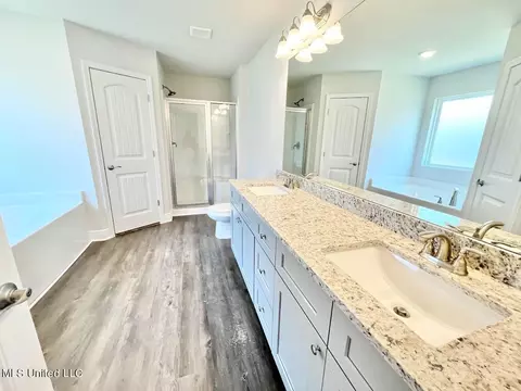 Bath - 13936 Ruby Ln, Biloxi, MS 39532 photo 10 of 17