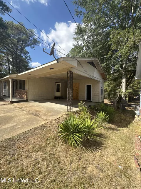 1054 Deryll St, Jackson, MS 39212 photo 2