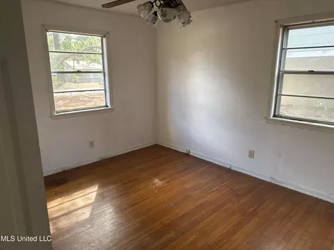 1054 Deryll St, Jackson, MS 39212 photo 8
