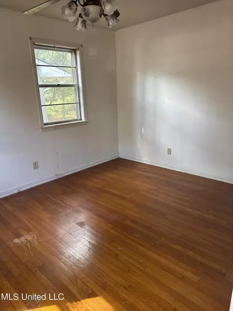 1054 Deryll St, Jackson, MS 39212 photo 9