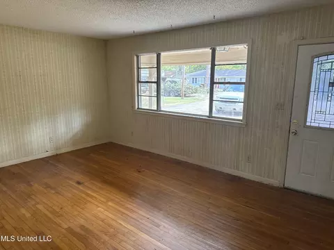 1054 Deryll St, Jackson, MS 39212 photo 4