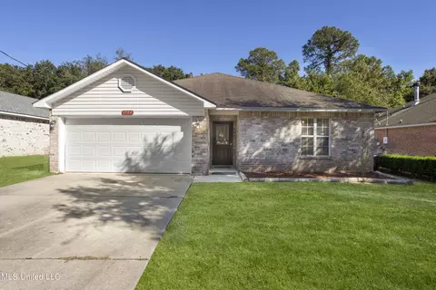 1504 S 9th St, Ocean Springs, MS 39564