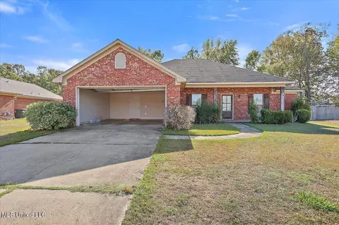 557 Oak Park Cir, Pearl, MS 39208