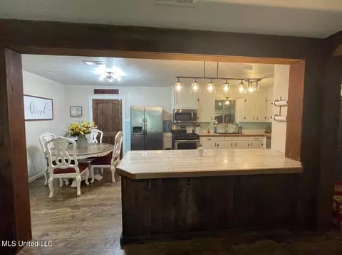 108 S Pine Ridge Dr, Forest, MS 39074 photo 4