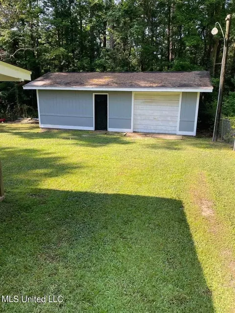 108 S Pine Ridge Dr, Forest, MS 39074 photo 2