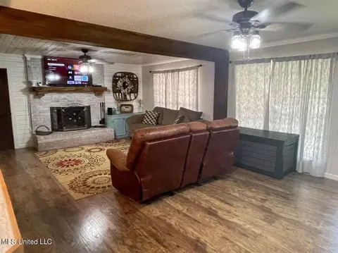 108 S Pine Ridge Dr, Forest, MS 39074 photo 5