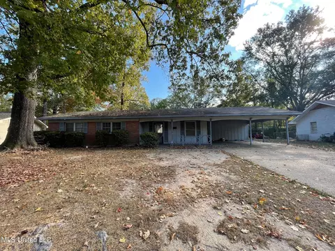 3260 Woodview Dr, Jackson, MS 39212
