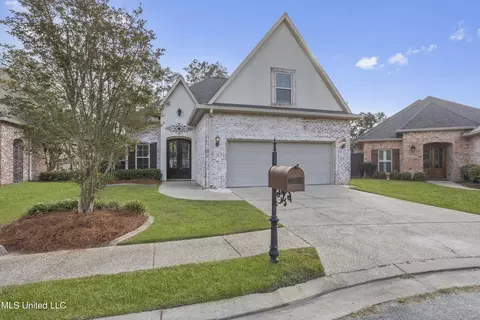 3804 Acadian Village Dr, Ocean Springs, MS 39564