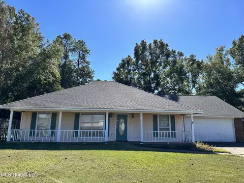 11425 Bayou Pl, Ocean Springs, MS 39564